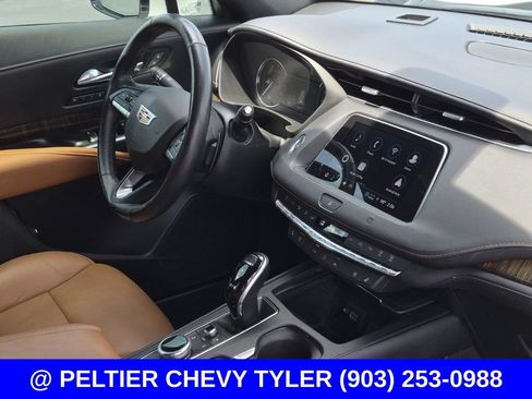 Used 2021 Cadillac XT4 Premium Luxury FWD image 11