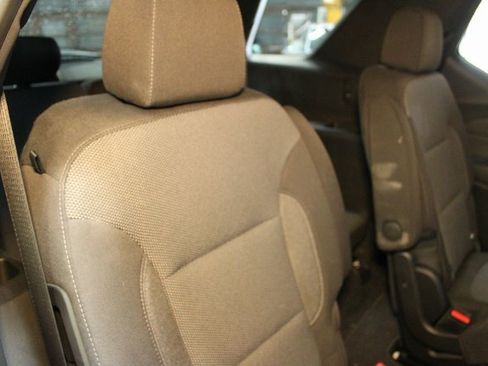 Used 2023 Chevrolet Traverse LT image 13