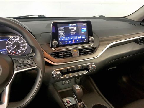Used 2025 Nissan Altima 2.5 SV FWD image 6