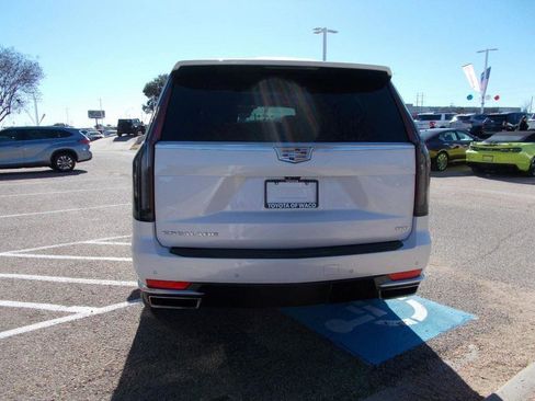 Used 2021 Cadillac Escalade Premium Luxury Platinum image 4