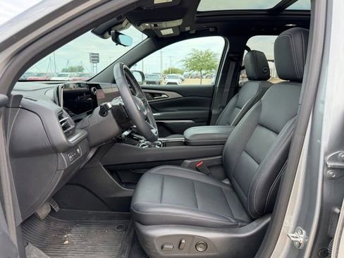 Used 2026 Chevrolet Traverse LT w/ Sun and Wheel Package FWD image 15