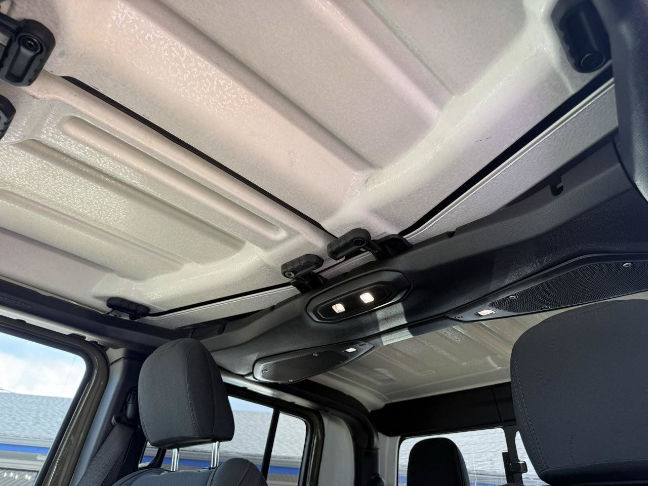Used 2026 Jeep Gladiator Mojave AWD/4WD image 17