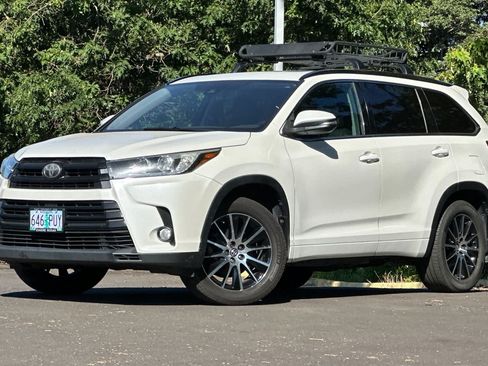 Used 2018 Toyota Highlander SE AWD/4WD image 1