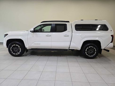 Certified 2025 Toyota Tacoma SR5 AWD/4WD image 3