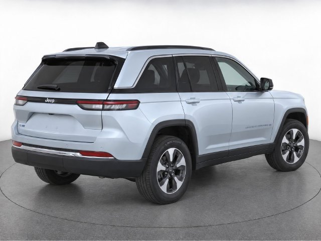 Used 2025 Jeep Grand Cherokee Limited 4xe AWD/4WD image 3