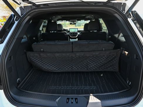 New 2026 Ford Explorer ST-Line AWD/4WD image 13