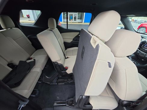 Used 2022 Chevrolet Traverse LS AWD/4WD image 17