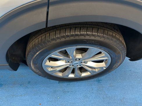 Used 2023 Ford Explorer Limited image 17