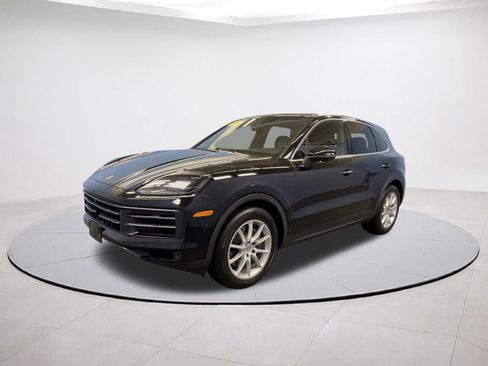 Used 2024 Porsche Cayenne image 3