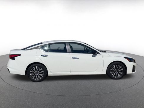 Used 2025 Nissan Altima 2.5 SV FWD image 16