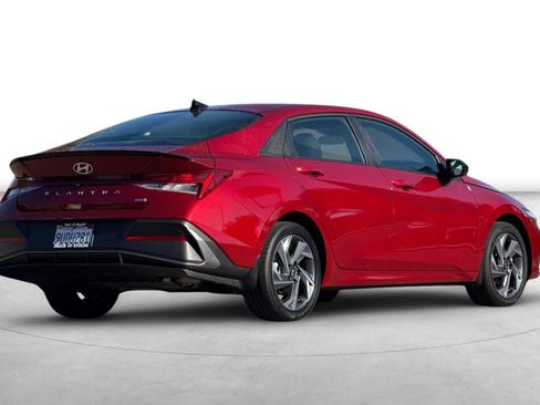 Certified 2025 Hyundai Elantra SEL image 8
