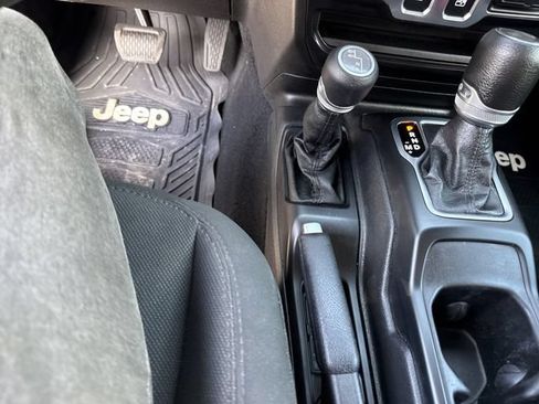 Used 2023 Jeep Wrangler Sport AWD/4WD image 22