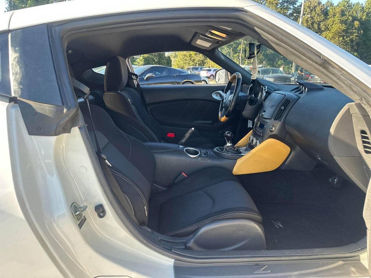 Used 2019 Nissan 370Z Coupe w/ Z34 Heritage Edition - White RWD image 21