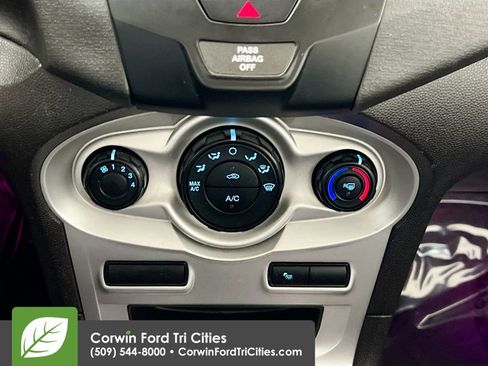 Used 2015 Ford Fiesta SE image 9