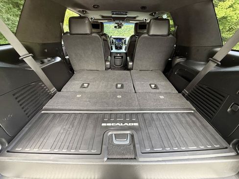 Used 2019 Cadillac Escalade Platinum AWD/4WD image 36