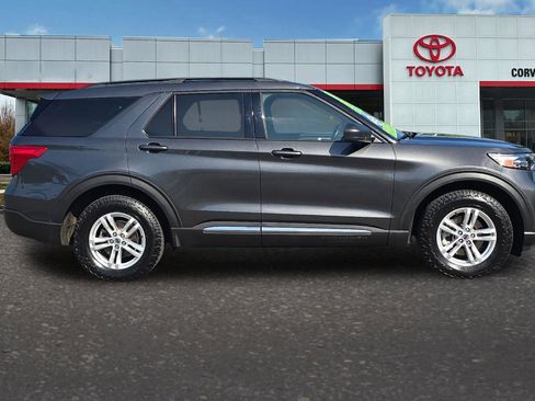 Used 2020 Ford Explorer XLT w/ Equipment Group 202A AWD/4WD image 3