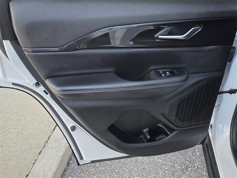 Used 2023 Jeep Grand Cherokee Laredo w/ Luxury Tech Group I image 31