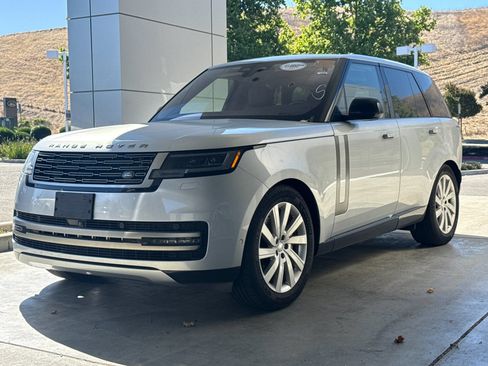 Used 2023 Land Rover Range Rover SE AWD/4WD image 2