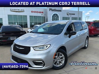 Used 2024 Chrysler Pacifica Touring-L