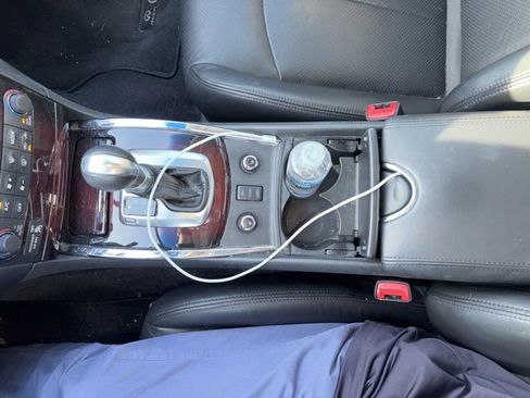 Used 2013 INFINITI G37 x w/ Premium Pkg image 8