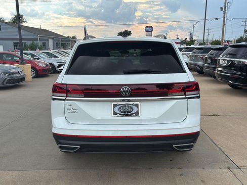 Used 2024 Volkswagen Atlas SE FWD image 5