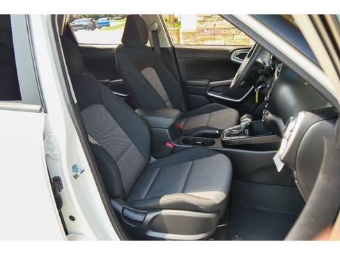 Used 2023 Kia Soul LX w/ LX Technology Package FWD image 14