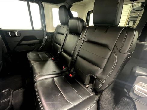 Used 2020 Jeep Wrangler Unlimited Sahara image 25