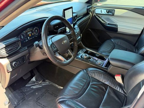 Used 2020 Ford Explorer Platinum w/ Premium Technology Package image 24