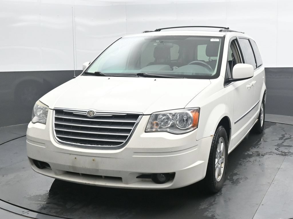 Used 2010 Chrysler Town & Country Touring FWD image 5