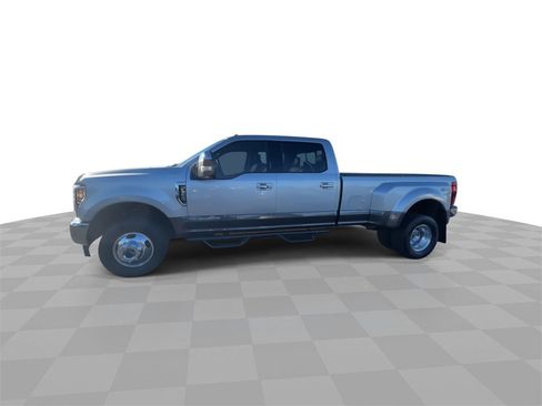 Used 2019 Ford F350 Lariat w/ Lariat Ultimate Package image 4