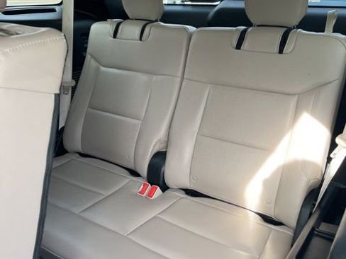 Used 2024 Ford Explorer Limited image 28