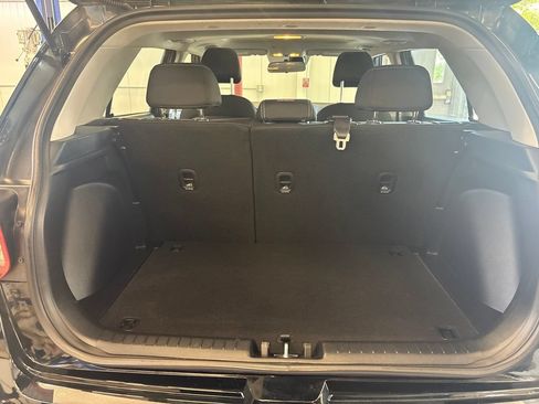 Used 2023 Hyundai Venue SEL FWD image 15