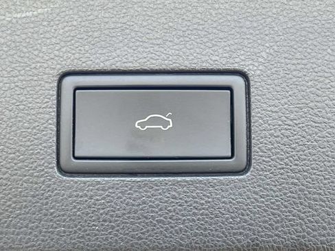 Used 2024 Volkswagen Atlas Peak Edition SEL AWD/4WD image 10