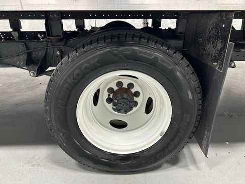 Used 2024 Ford E-350 and Econoline 350 Super Duty image 46