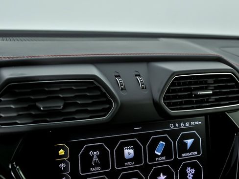 Used 2022 Lamborghini Urus AWD/4WD image 34