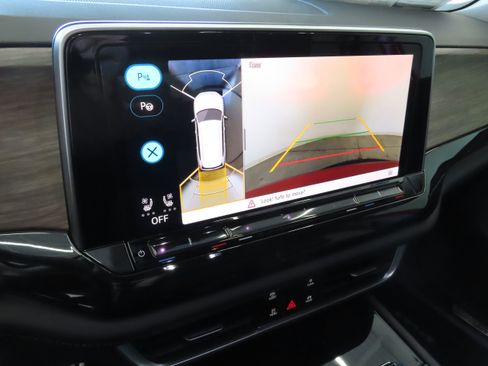 New 2025 Volkswagen Atlas SEL Premium R-Line image 18