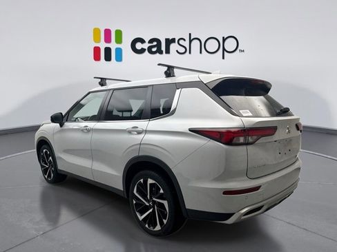 Used 2023 Mitsubishi Outlander SE AWD/4WD image 3