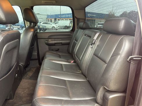 Used 2010 Chevrolet Silverado 2500 LT w/ Interior Plus Package AWD/4WD image 12