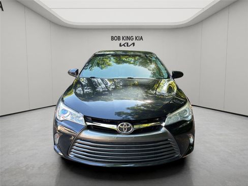 Used 2015 Toyota Camry LE FWD image 8
