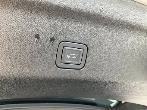 Used 2022 Chevrolet Tahoe LT w/ Luxury Package image 18