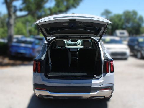 Certified 2024 Kia Sorento EX w/ Panoramic Sunroof Package FWD image 9