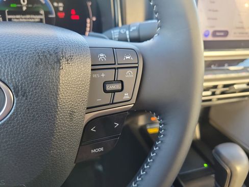 Used 2025 Toyota Camry SE image 17