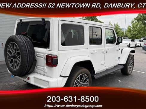 Used 2023 Jeep Wrangler Unlimited Sahara AWD/4WD image 5