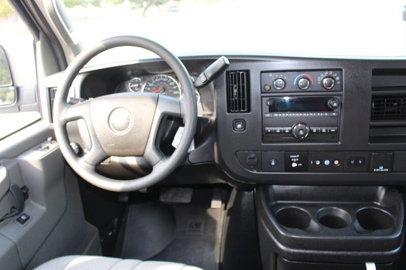 Used 2025 GMC Savana 3500 LT w/ LT Preferred Equipment Group RWD image 16