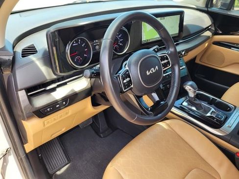 Used 2024 Kia Carnival EX FWD image 16