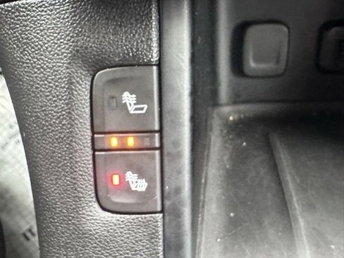 Used 2019 GMC Acadia SLT image 25