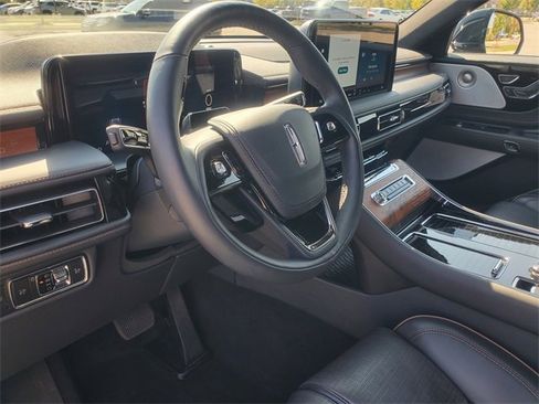 Certified 2025 Lincoln Aviator Black Label image 15