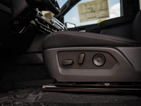 New 2025 GMC Canyon Elevation w/ Convenience Package image 16