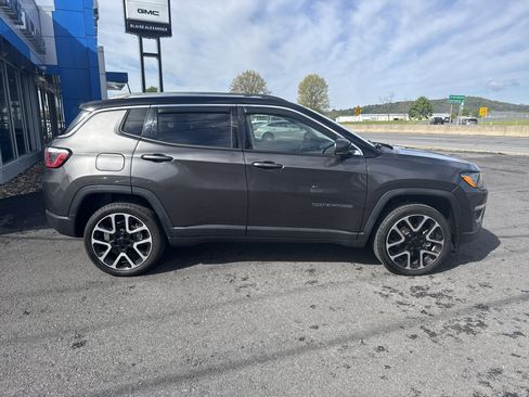 Used 2019 Jeep Compass Limited w/ Advanced Safety Group AWD/4WD image 3