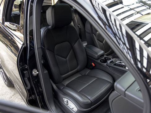 Certified 2022 Porsche Macan S AWD/4WD image 60
